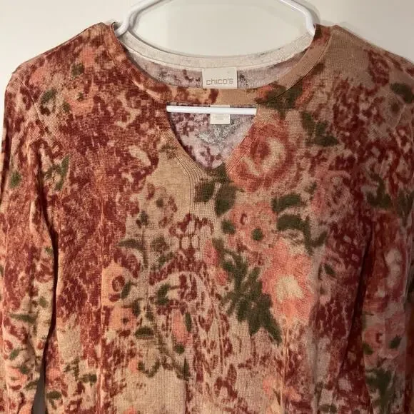 Chico's Pullover 3/4 Sleeve Keyhole Neckline Muted Rose Watercolor Top 1 - Picture 2 of 7